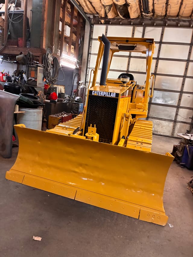 Image of Caterpillar D3C equipment image 4
