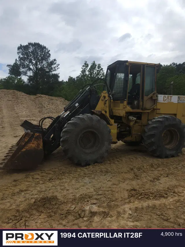 Image of Caterpillar IT28F equipment image 2