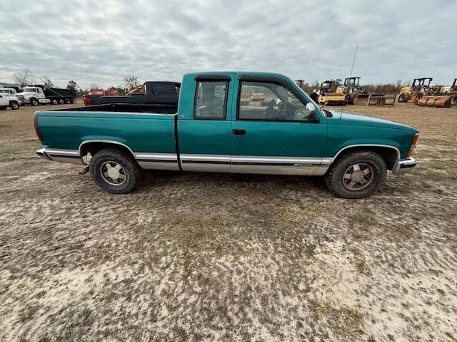 Image of Chevrolet 1500 equipment image 1