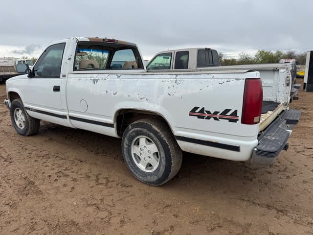 Image of Chevrolet 1500 equipment image 3