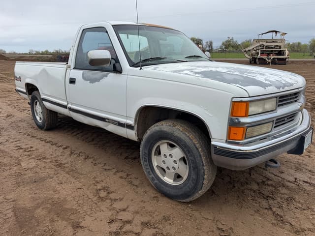 Image of Chevrolet 1500 equipment image 1