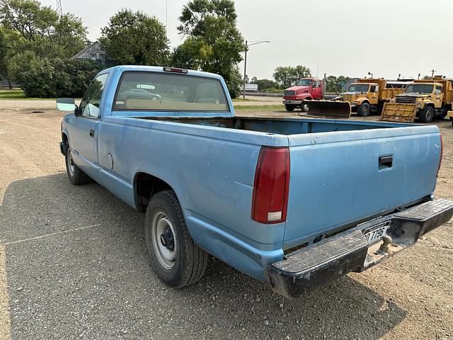 Image of Chevrolet 2500 equipment image 3