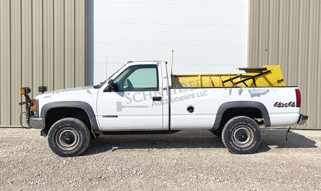 Image of Chevrolet 2500 equipment image 3