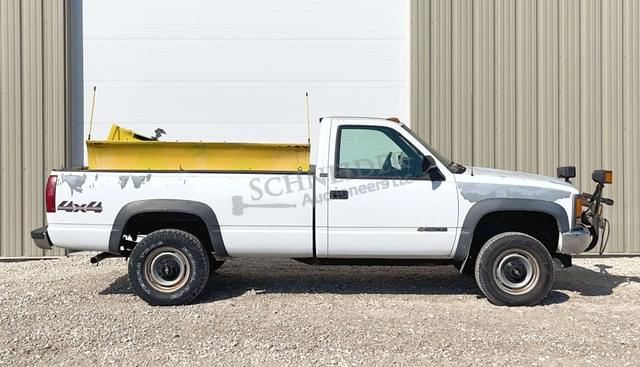 Image of Chevrolet 2500 equipment image 2