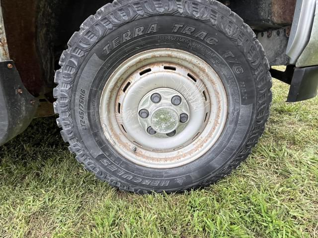 Image of Chevrolet 2500 equipment image 4