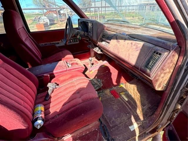 Image of Chevrolet 2500 equipment image 4