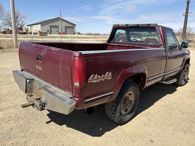 Image of Chevrolet 2500 equipment image 2