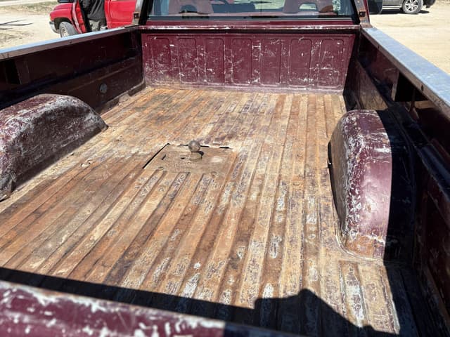 Image of Chevrolet 2500 equipment image 3