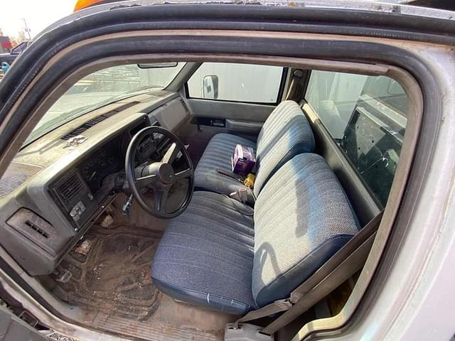 Image of Chevrolet 3500 equipment image 4