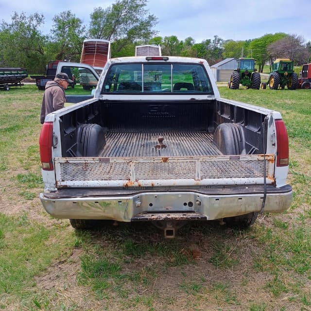 Image of Chevrolet 3500 equipment image 4