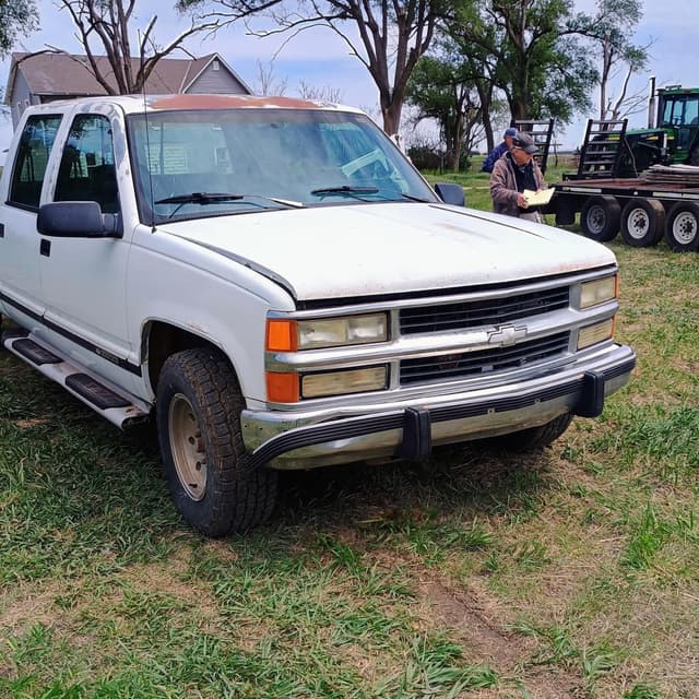 Image of Chevrolet 3500 equipment image 2