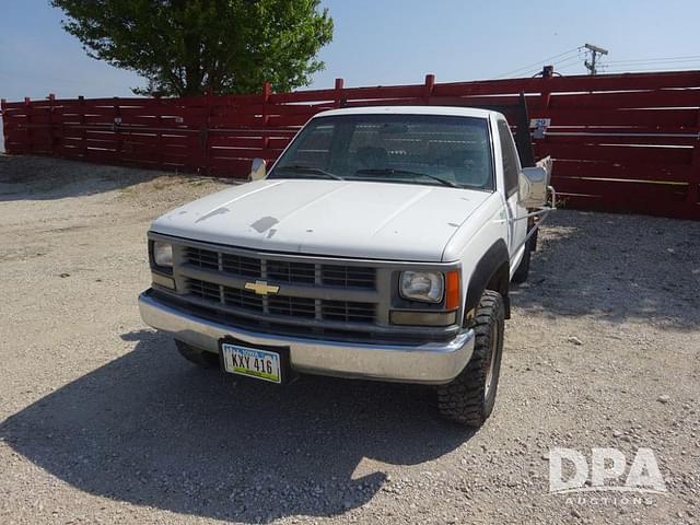 Image of Chevrolet 3500 equipment image 2