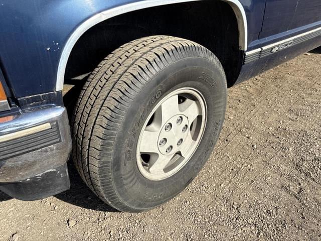 Image of Chevrolet 1500 equipment image 4