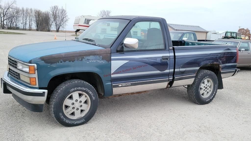 1994 Chevrolet GMT400 Equipment Image0