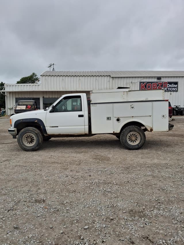 Image of Chevrolet 2500 equipment image 2