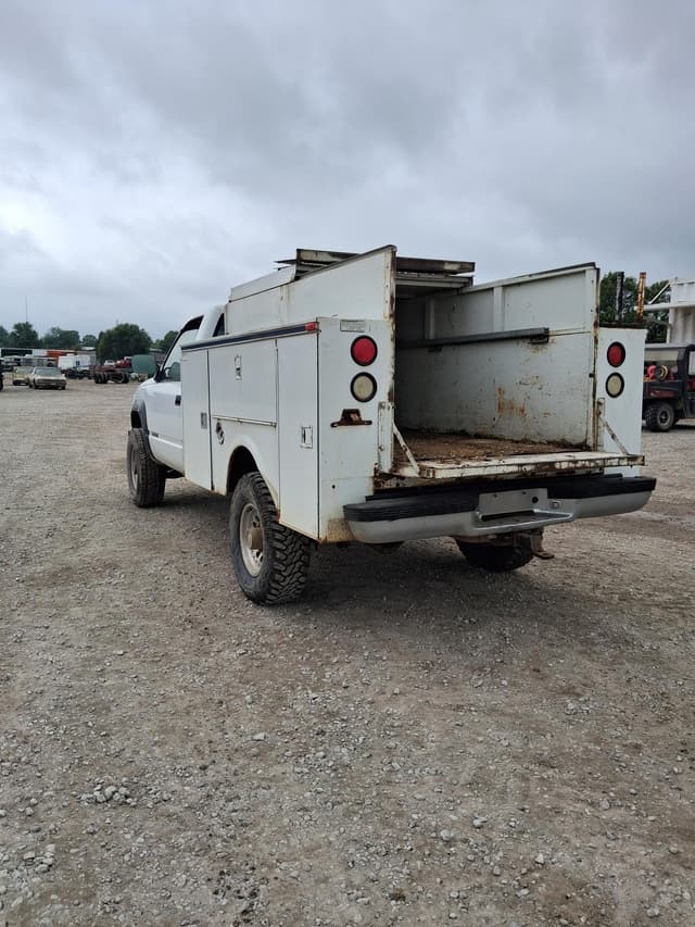 Image of Chevrolet 2500 equipment image 3