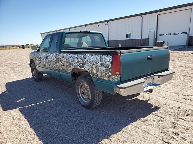 Image of Chevrolet Silverado equipment image 3