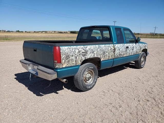 Image of Chevrolet Silverado equipment image 2