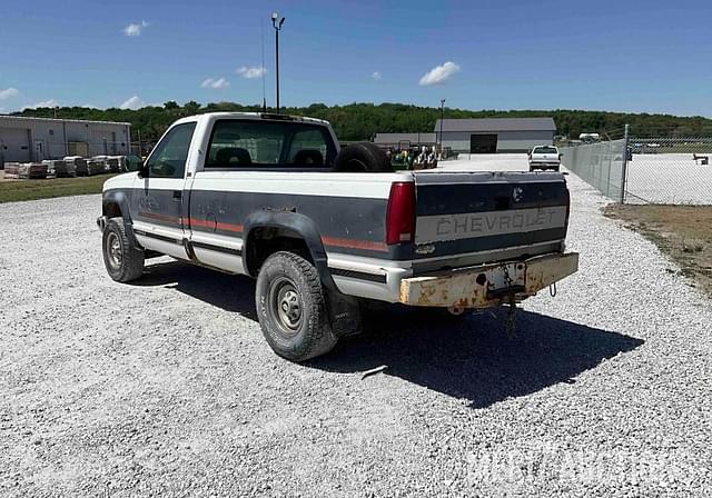 Image of Chevrolet K2500 equipment image 2