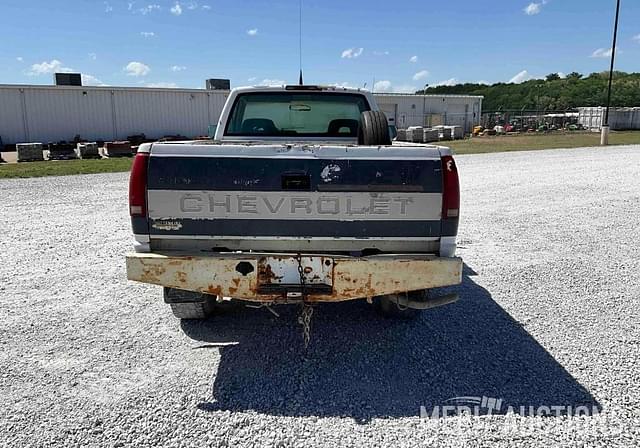 Image of Chevrolet K2500 equipment image 3