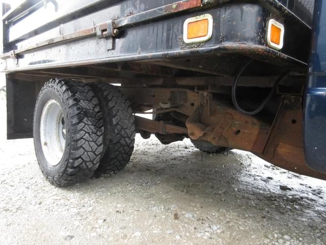 Image of Chevrolet 2500 equipment image 2