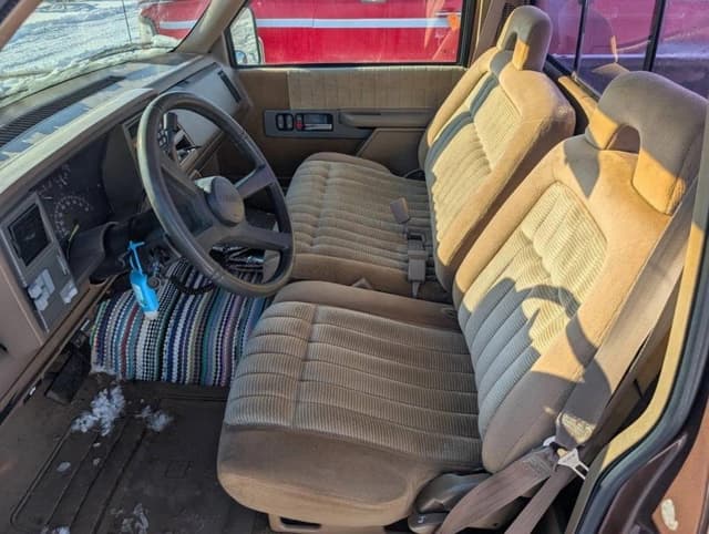 Image of Chevrolet 2500 equipment image 3