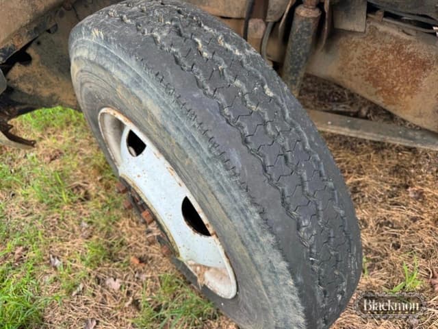 Image of Chevrolet 3500 equipment image 2