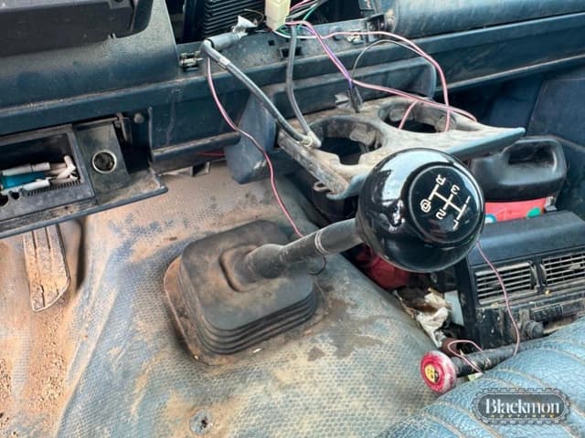 Image of Chevrolet 3500 equipment image 4