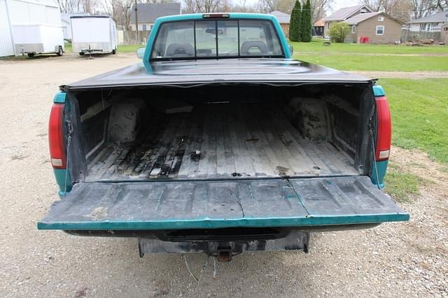 Image of Chevrolet 1500 equipment image 4