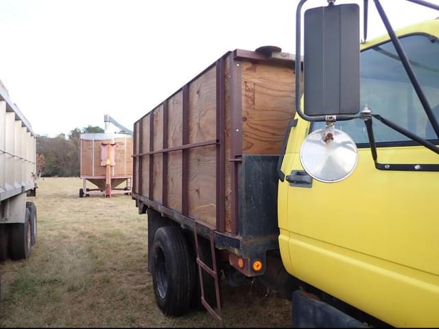 Image of Chevrolet Kodiak equipment image 4