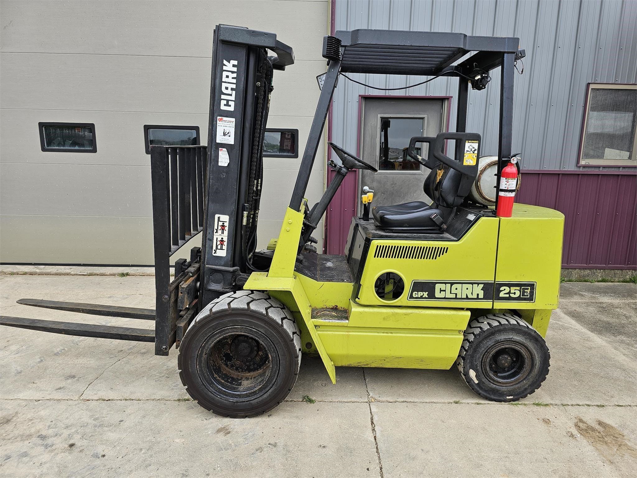 1994 Clark GPX25E Equipment Image0