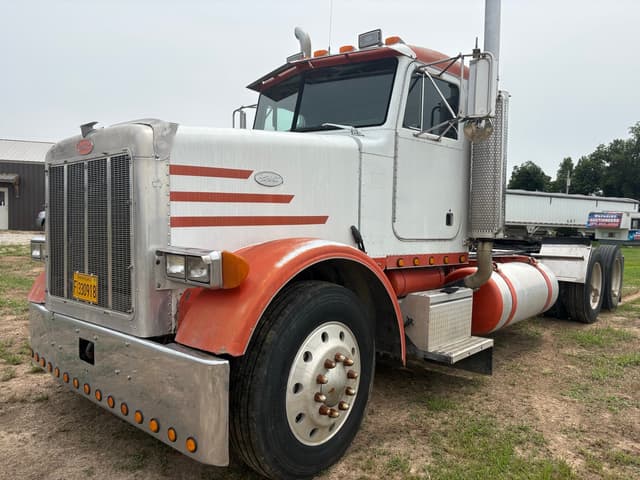 Image of Peterbilt 378 equipment image 1