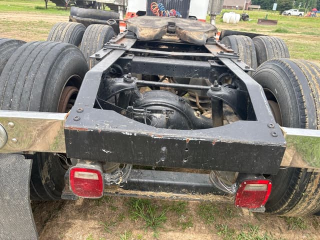 Image of Peterbilt 378 equipment image 4