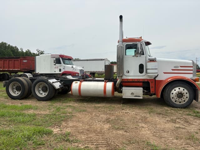 Image of Peterbilt 378 equipment image 2