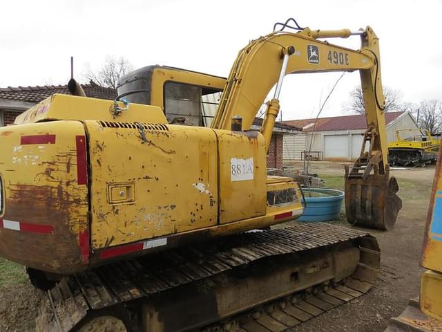 Image of John Deere 490E equipment image 3