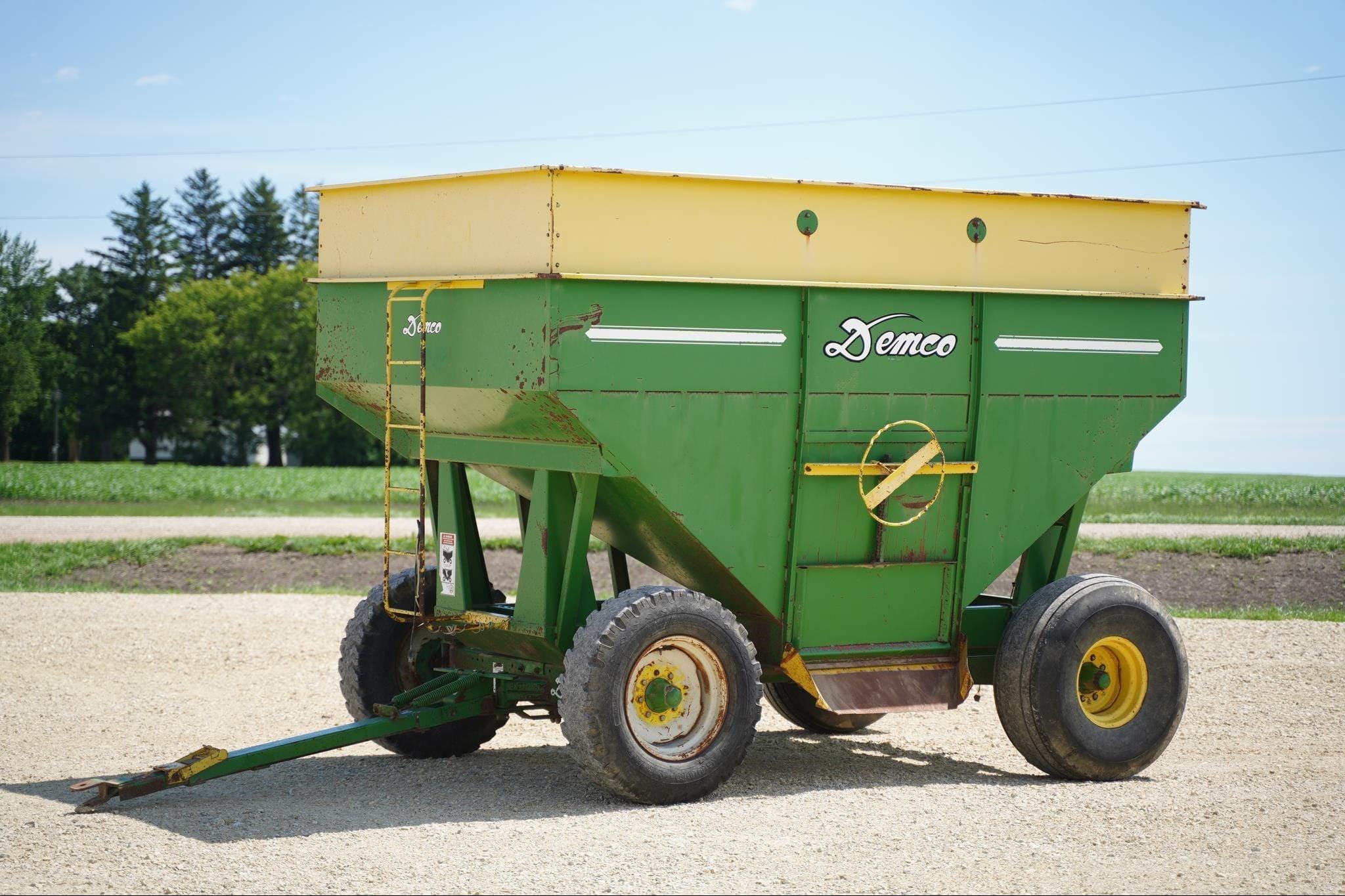 1994 Demco 250 Equipment Image0