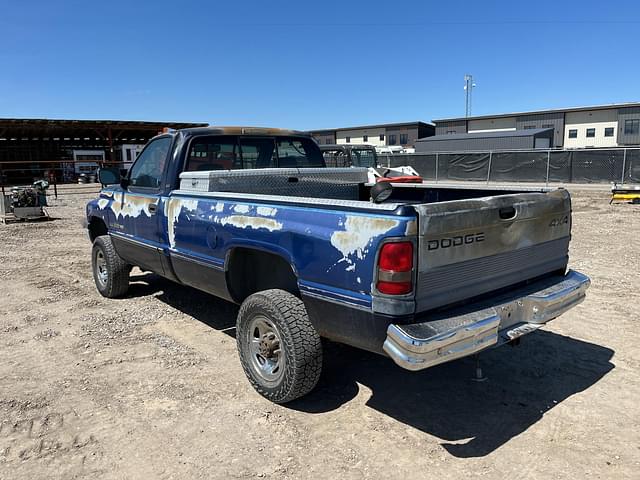 Image of Dodge Ram 2500 equipment image 2