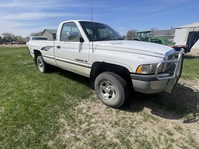 Image of Dodge Ram 1500 equipment image 2