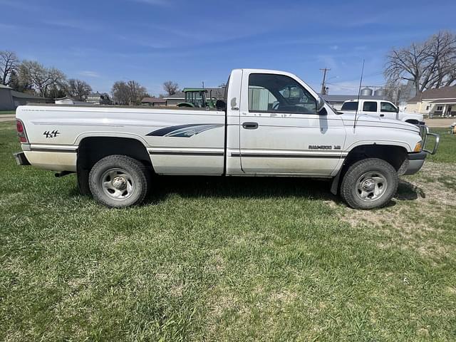 Image of Dodge Ram 1500 equipment image 3