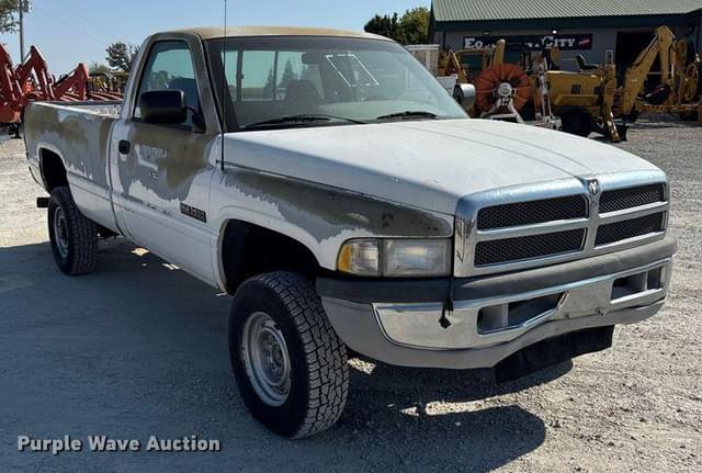 Image of Dodge Ram 2500 equipment image 2