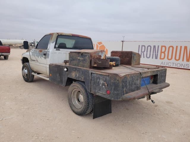 Image of Dodge Ram 3500 equipment image 2