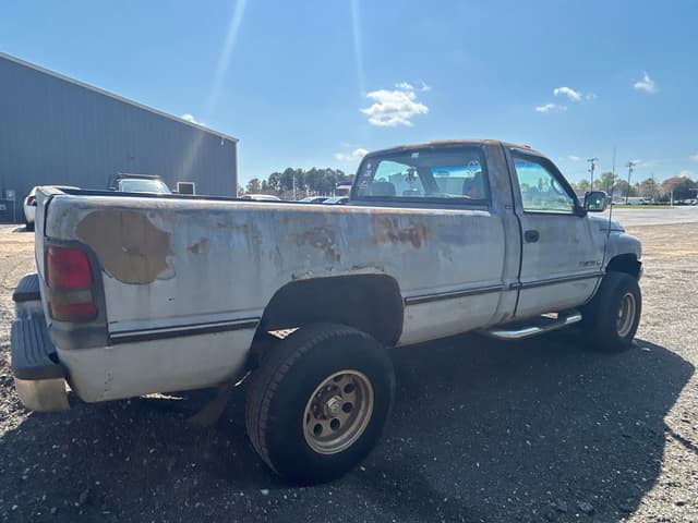 Image of Dodge Ram 2500 equipment image 3