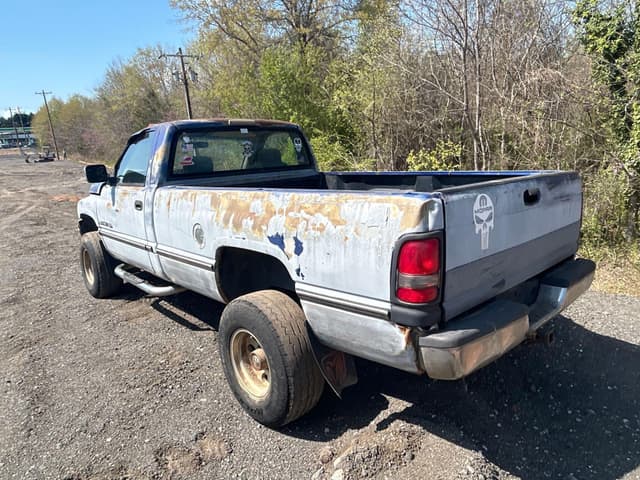 Image of Dodge Ram 2500 equipment image 2