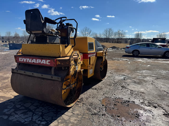 Image of DYNAPAC CC142 equipment image 3