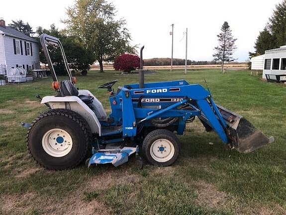 Image of Ford 1320 equipment image 1