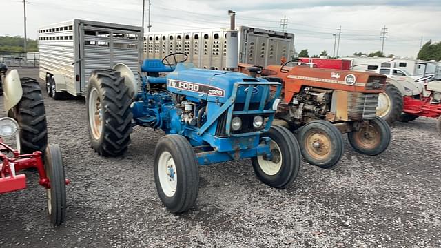 Image of Ford 3930 equipment image 2