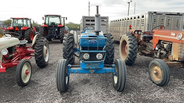 Image of Ford 3930 equipment image 1