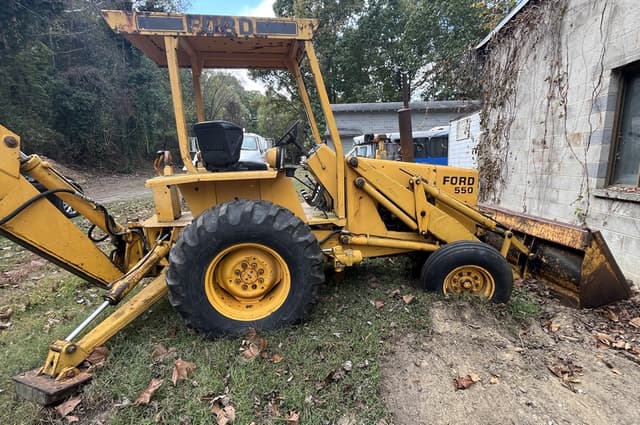 Image of Ford 550 equipment image 3