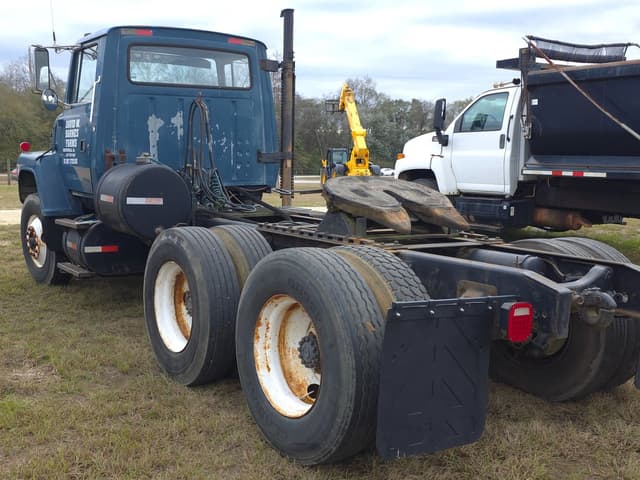 Image of Ford F-8000 equipment image 2