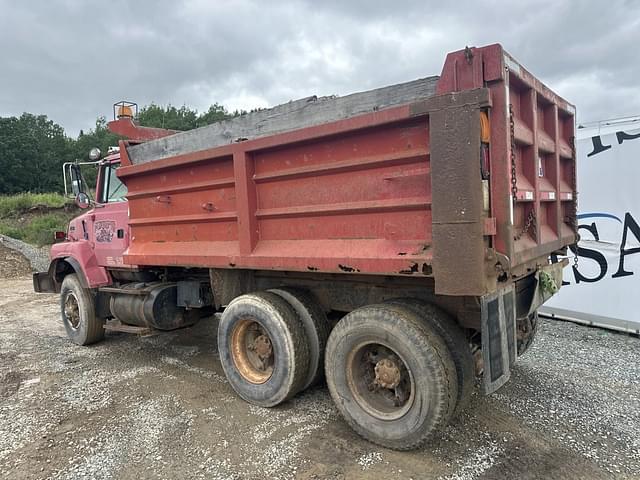 Image of Ford 8000 equipment image 2